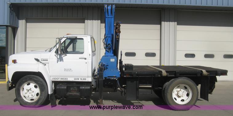 image for item J2810 1993 Ford F600 crane truck