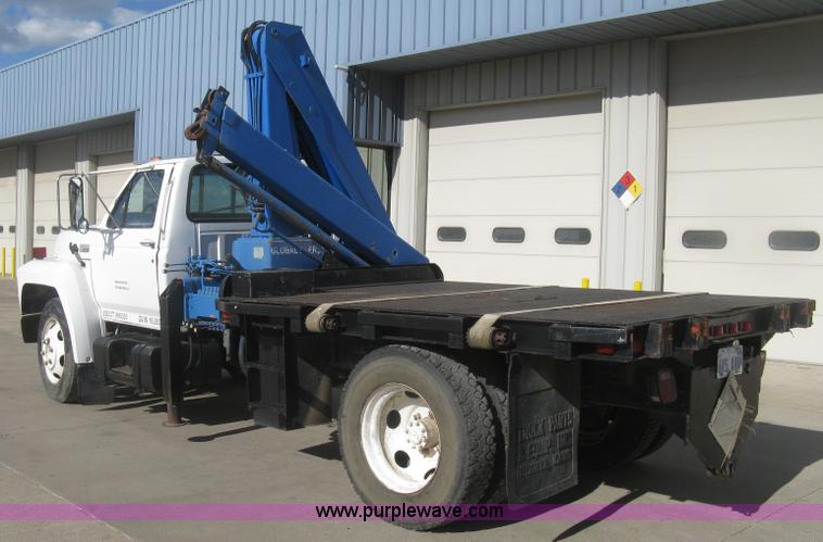 image for item J2810 1993 Ford F600 crane truck