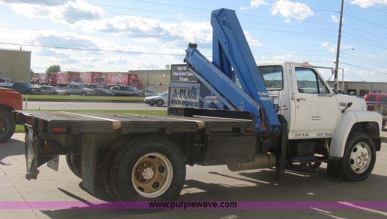 image for item J2810 1993 Ford F600 crane truck