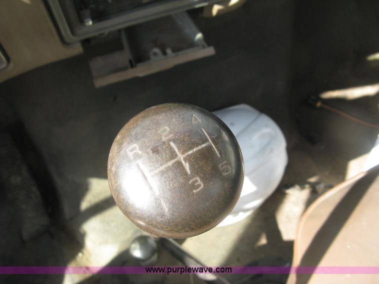 image for item J2810 1993 Ford F600 crane truck