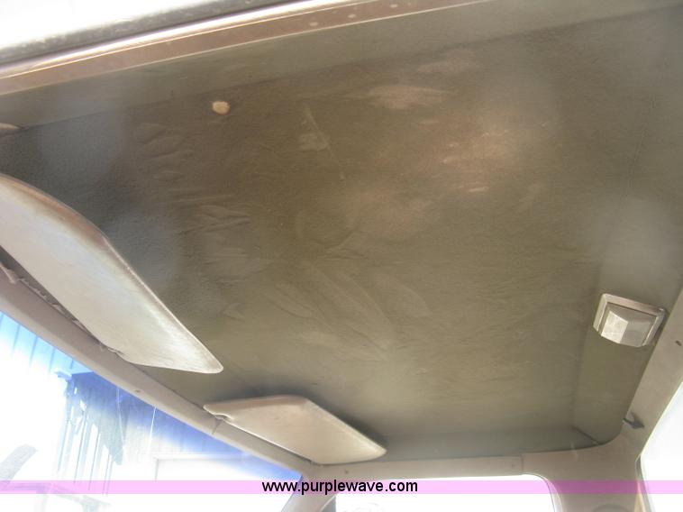 image for item J2810 1993 Ford F600 crane truck