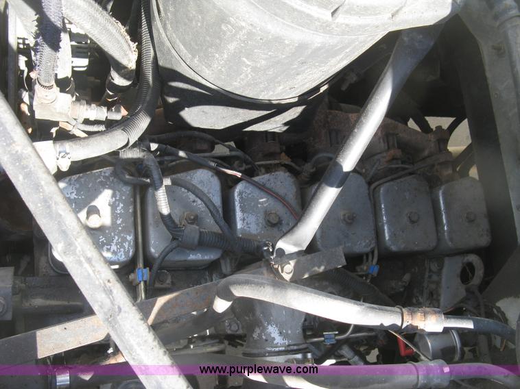 image for item J2810 1993 Ford F600 crane truck