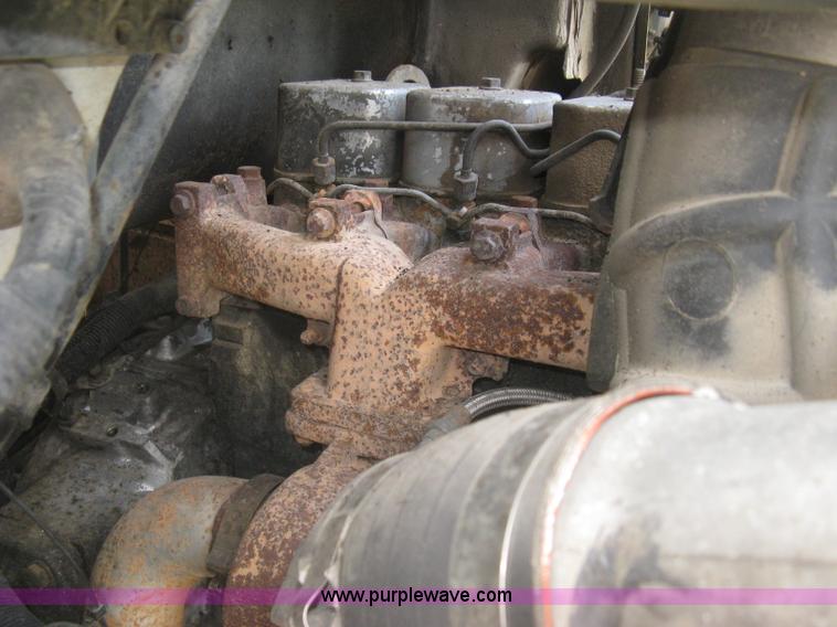 image for item J2810 1993 Ford F600 crane truck