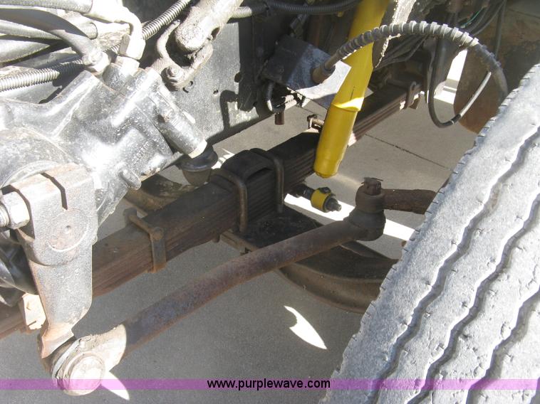 image for item J2810 1993 Ford F600 crane truck