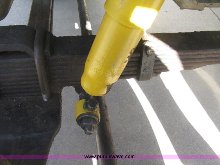 image for item J2810 1993 Ford F600 crane truck