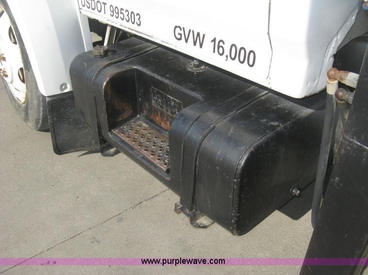 image for item J2810 1993 Ford F600 crane truck