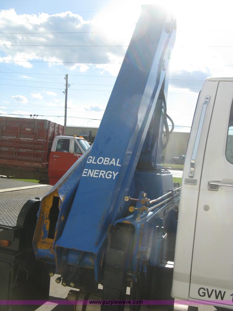 image for item J2810 1993 Ford F600 crane truck