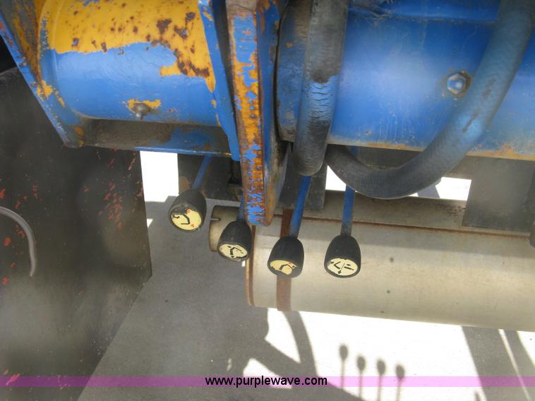 image for item J2810 1993 Ford F600 crane truck