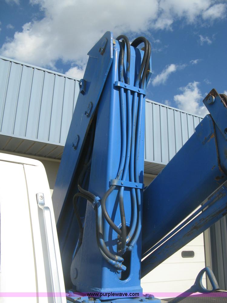 image for item J2810 1993 Ford F600 crane truck
