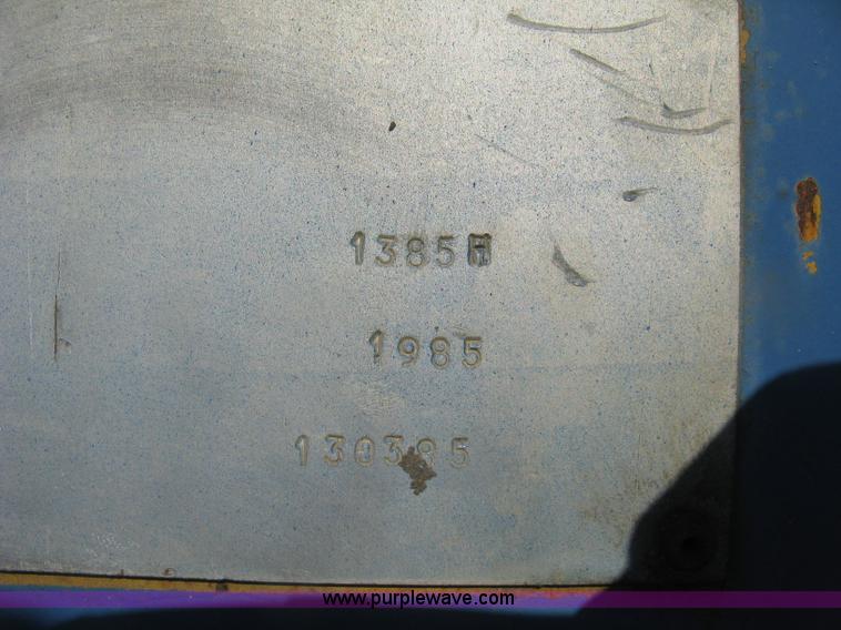 image for item J2810 1993 Ford F600 crane truck