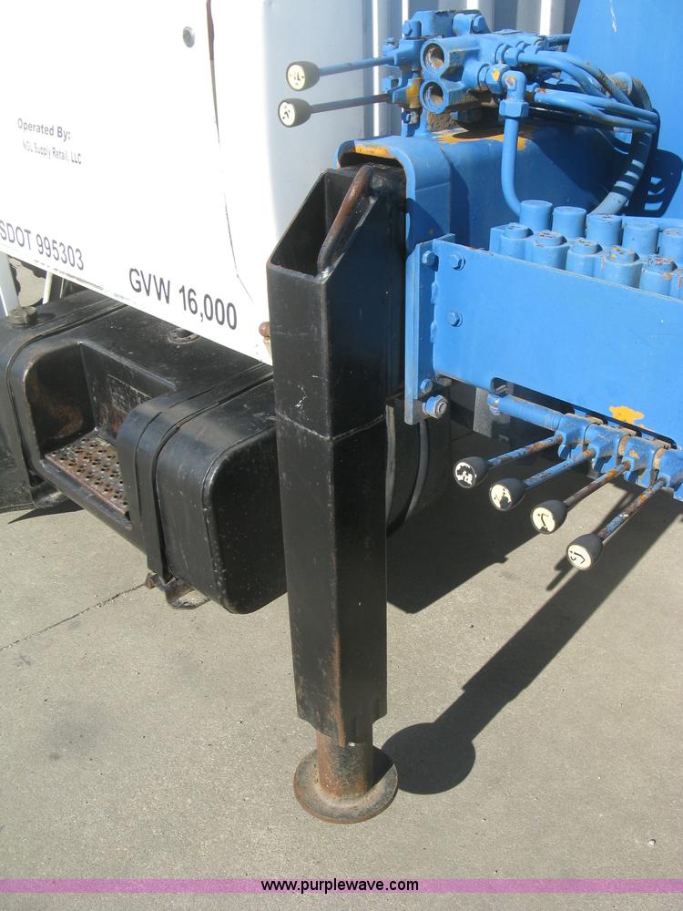 image for item J2810 1993 Ford F600 crane truck