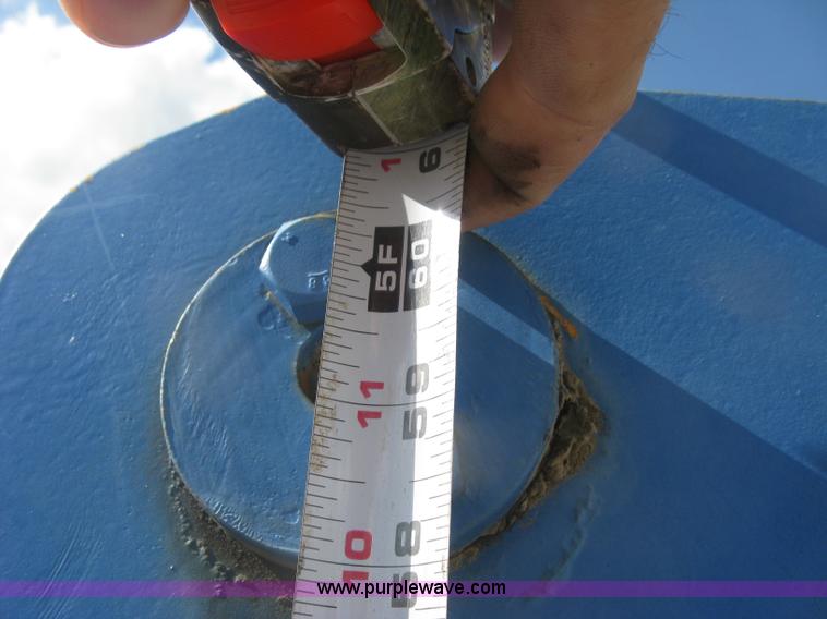 image for item J2810 1993 Ford F600 crane truck