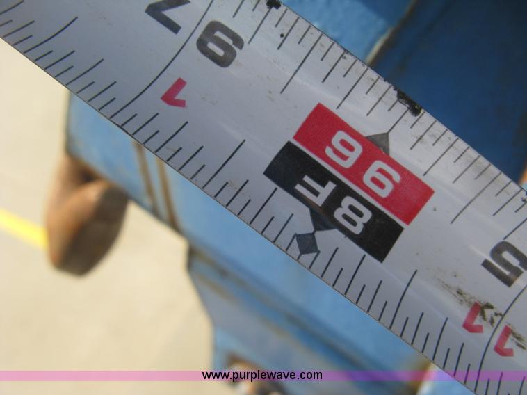 image for item J2810 1993 Ford F600 crane truck