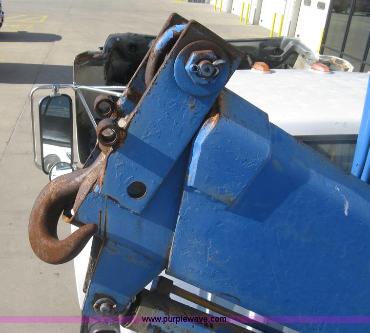 image for item J2810 1993 Ford F600 crane truck