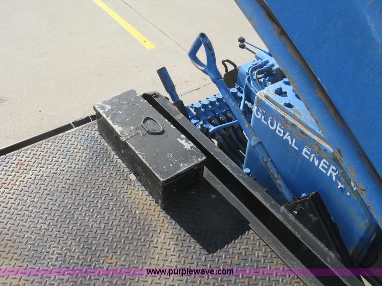 image for item J2810 1993 Ford F600 crane truck