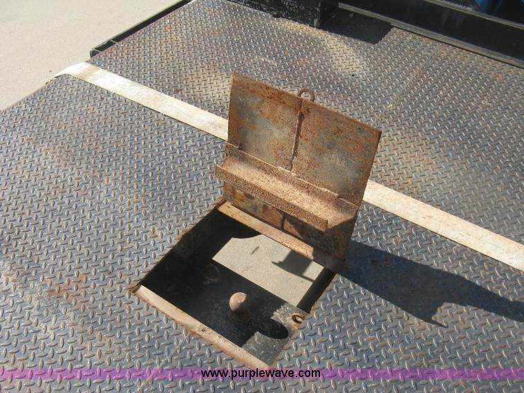 image for item J2810 1993 Ford F600 crane truck