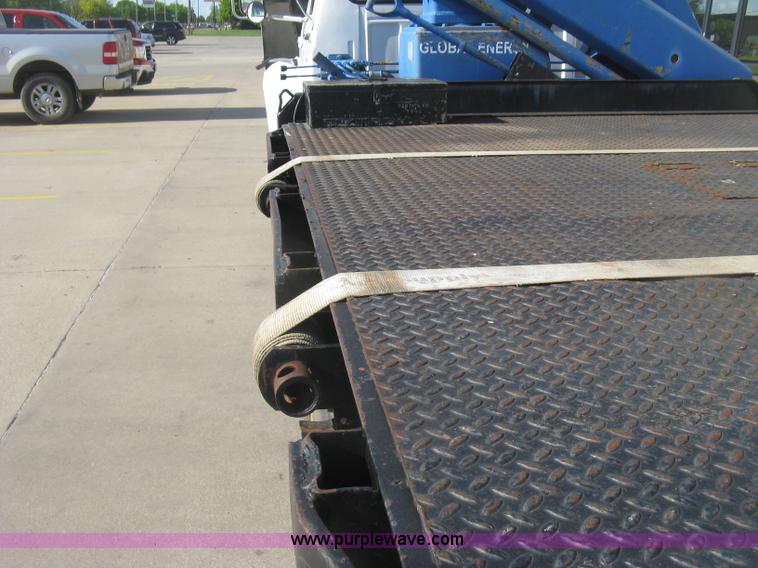 image for item J2810 1993 Ford F600 crane truck