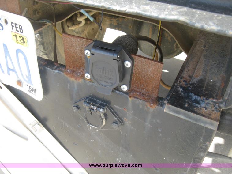 image for item J2810 1993 Ford F600 crane truck