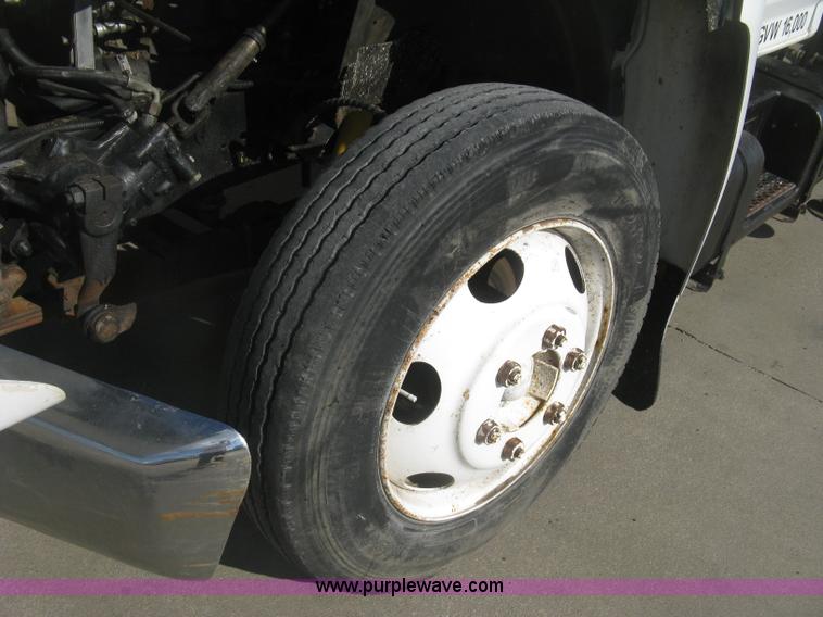 image for item J2810 1993 Ford F600 crane truck