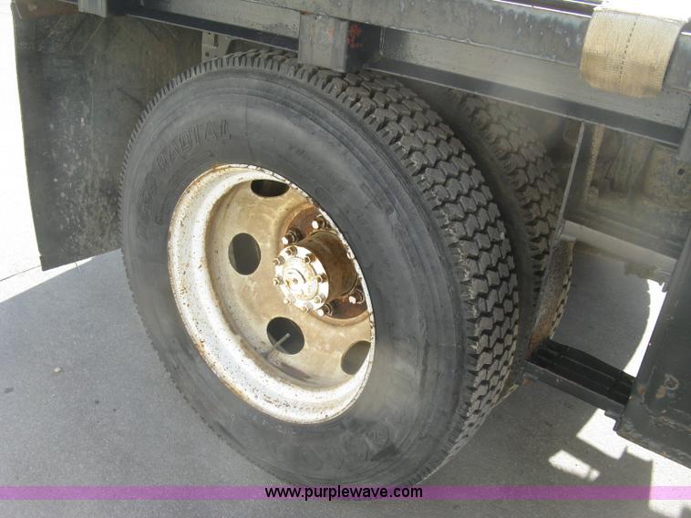 image for item J2810 1993 Ford F600 crane truck