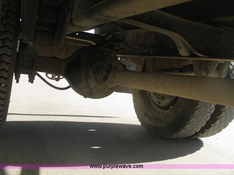 image for item J2810 1993 Ford F600 crane truck