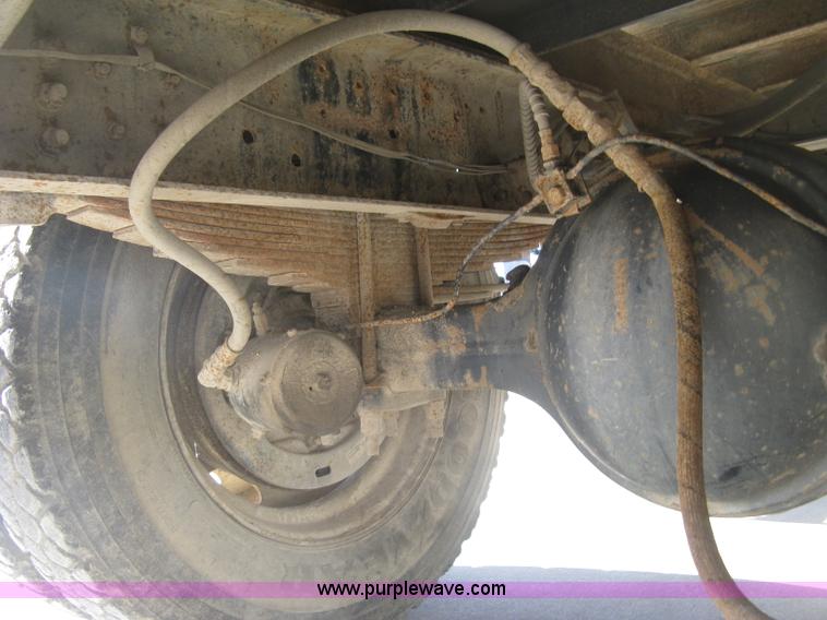 image for item J2810 1993 Ford F600 crane truck