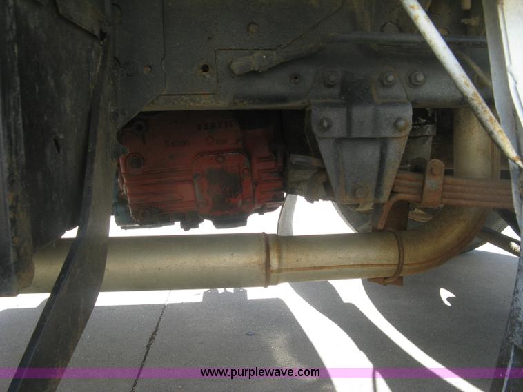 image for item J2810 1993 Ford F600 crane truck