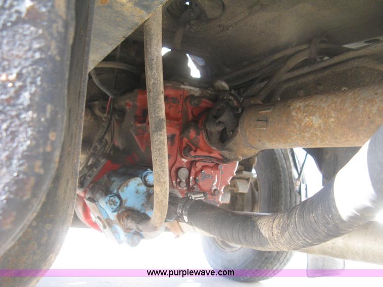 image for item J2810 1993 Ford F600 crane truck