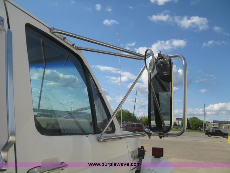 image for item J2810 1993 Ford F600 crane truck