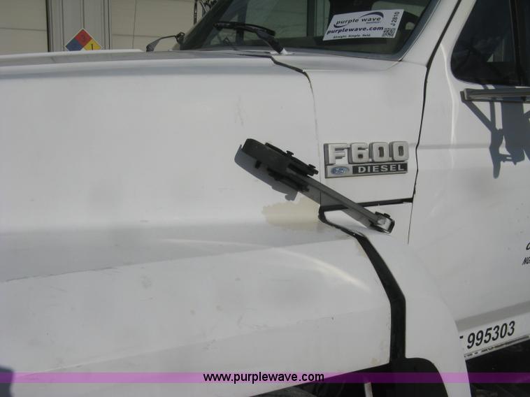 image for item J2810 1993 Ford F600 crane truck