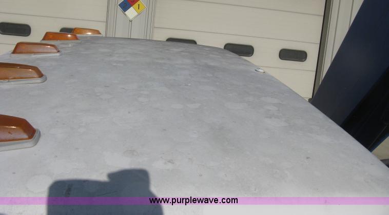 image for item J2810 1993 Ford F600 crane truck