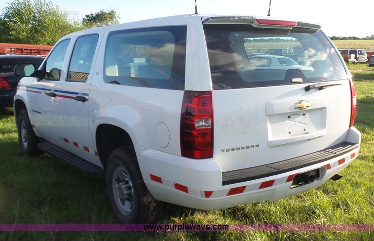 image for item J2813 2009 Chevrolet Suburban SUV