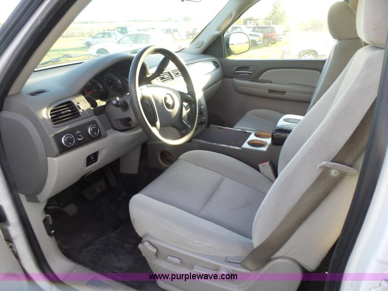 image for item J2813 2009 Chevrolet Suburban SUV