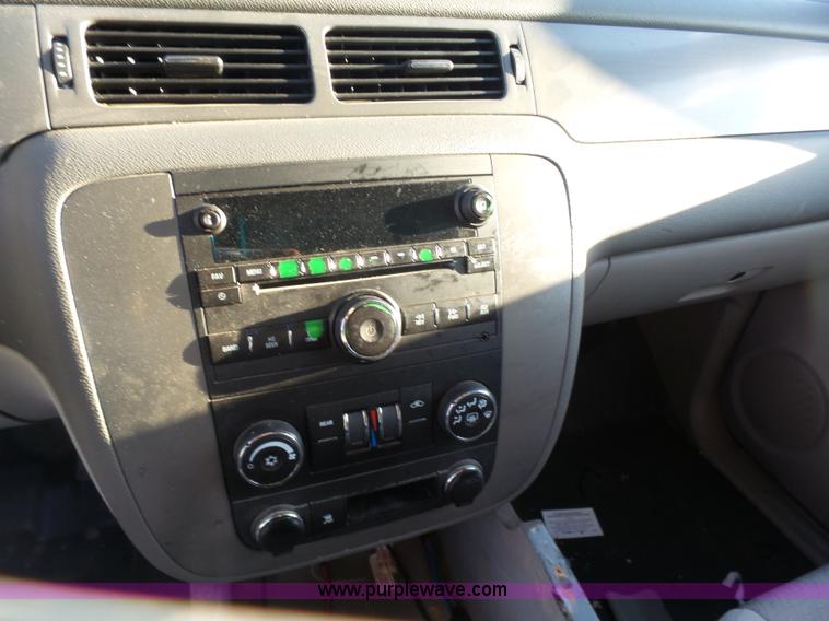 image for item J2813 2009 Chevrolet Suburban SUV