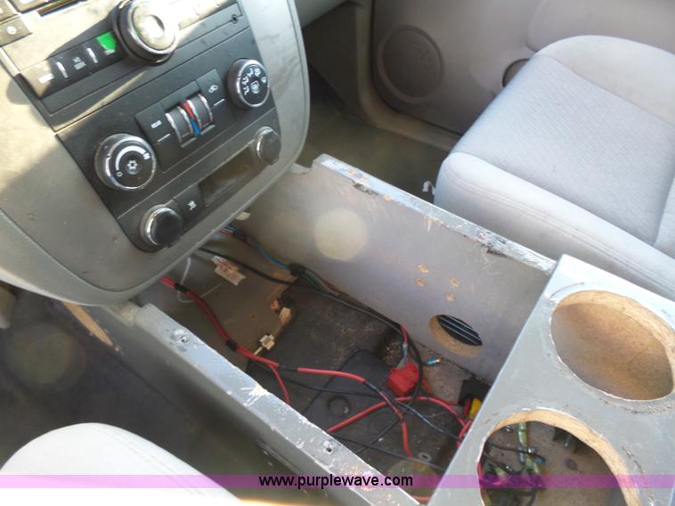 image for item J2813 2009 Chevrolet Suburban SUV