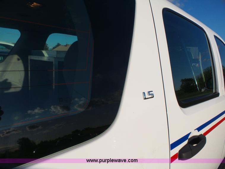 image for item J2813 2009 Chevrolet Suburban SUV
