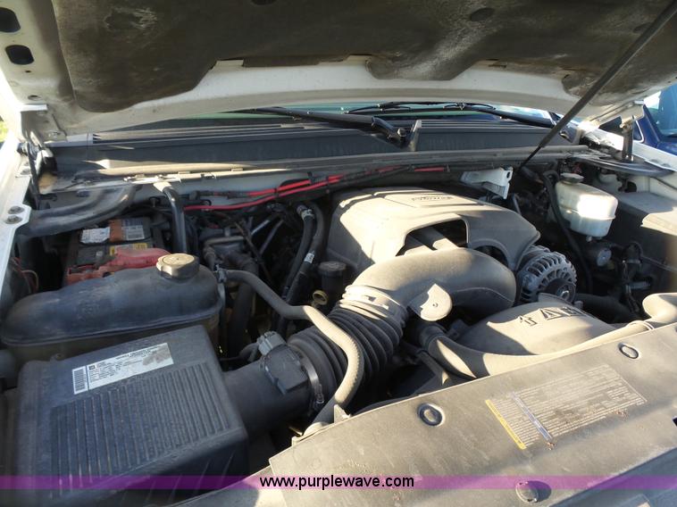 image for item J2813 2009 Chevrolet Suburban SUV
