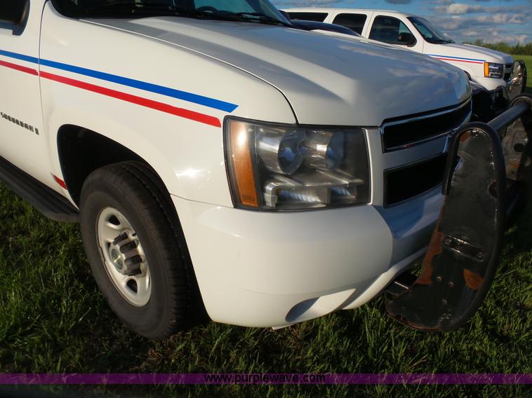 image for item J2813 2009 Chevrolet Suburban SUV