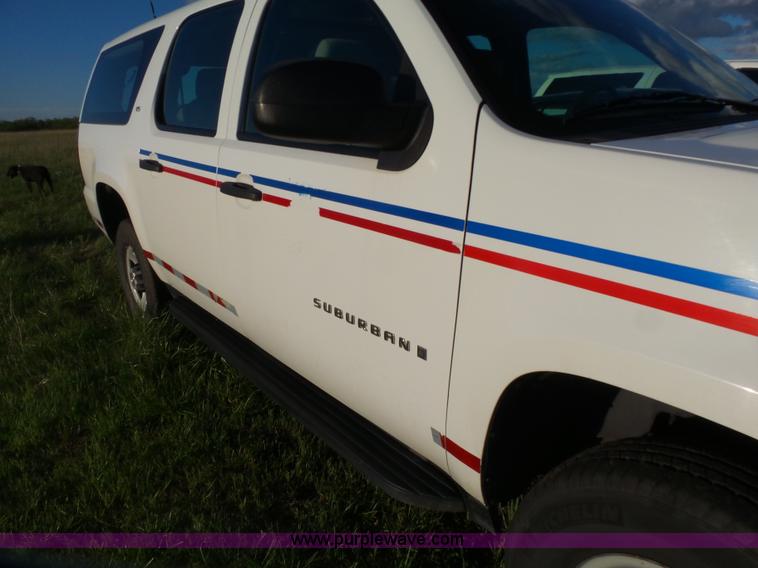 image for item J2813 2009 Chevrolet Suburban SUV