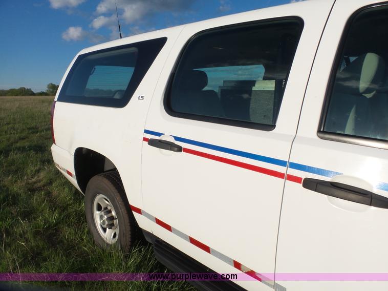 image for item J2813 2009 Chevrolet Suburban SUV