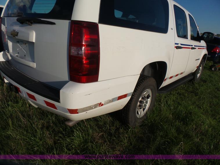 image for item J2813 2009 Chevrolet Suburban SUV