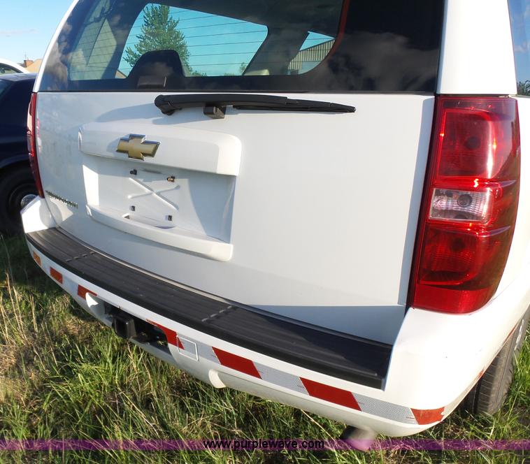 image for item J2813 2009 Chevrolet Suburban SUV