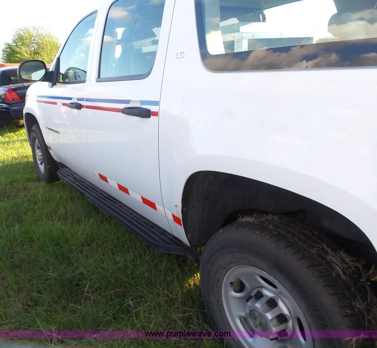 image for item J2813 2009 Chevrolet Suburban SUV