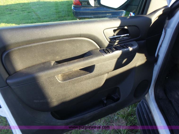 image for item J2814 2012 Chevrolet Suburban SUV