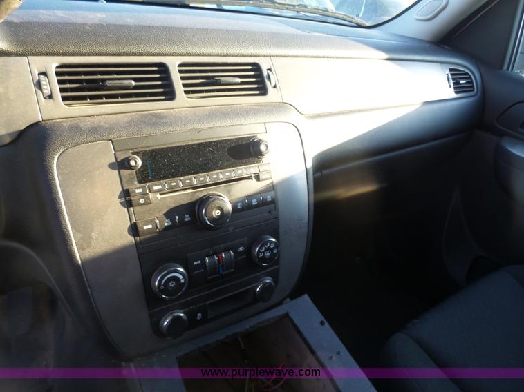 image for item J2814 2012 Chevrolet Suburban SUV