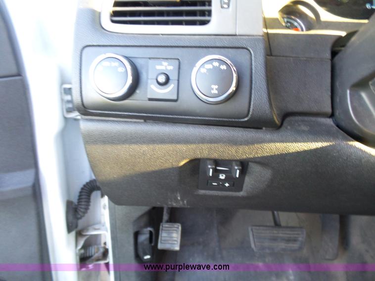 image for item J2814 2012 Chevrolet Suburban SUV