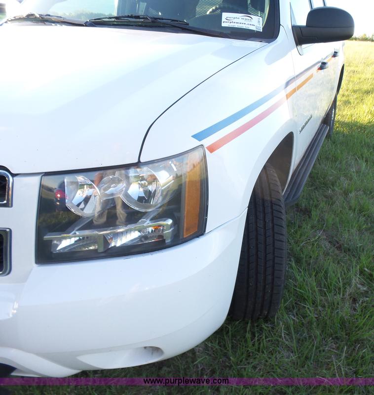 image for item J2814 2012 Chevrolet Suburban SUV