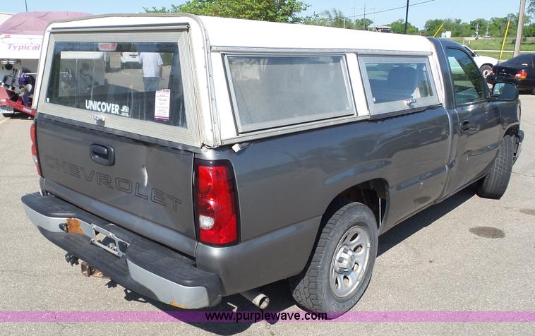 image for item J4959 2006 Chevrolet Silverado 1500 pickup truck