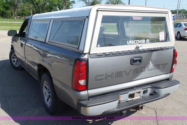 image for item J4959 2006 Chevrolet Silverado 1500 pickup truck