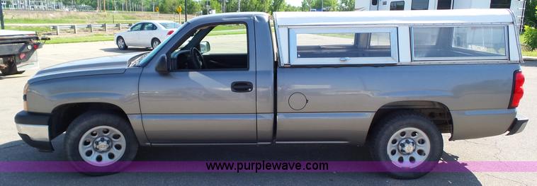 image for item J4959 2006 Chevrolet Silverado 1500 pickup truck